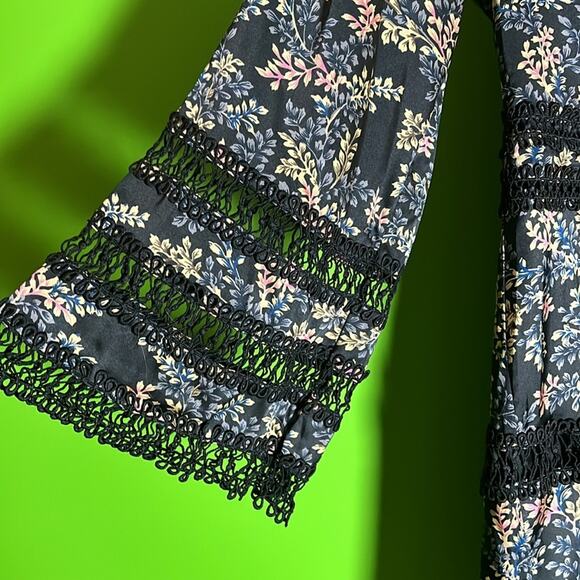 Layered with Love Blair V-Neck Lace Trim Long Sleeve Dres XS - Picture 3 of 7